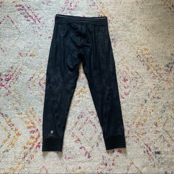 Sweaty Betty Contour 7/8 Embossed Feather Legging in Black sz M - Picture 6 of 7